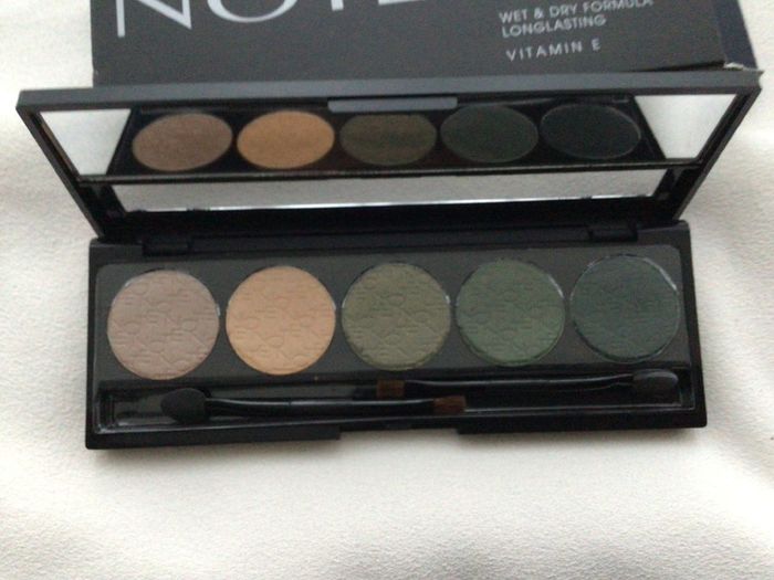 Brand New Note Professional Eyeshadow Long lasting Wet and Dry Formula