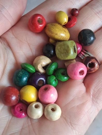 Stunning mixed style and colour wooden bead bundle of approx 150 beads.