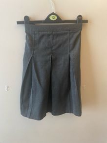 M&S grey skirt (age 9-10)