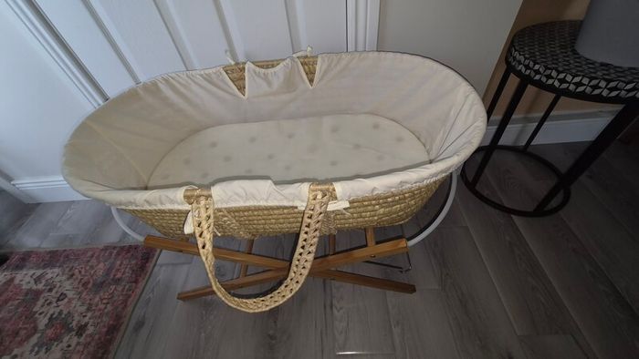 moses basket with a stand