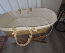 moses basket with a stand