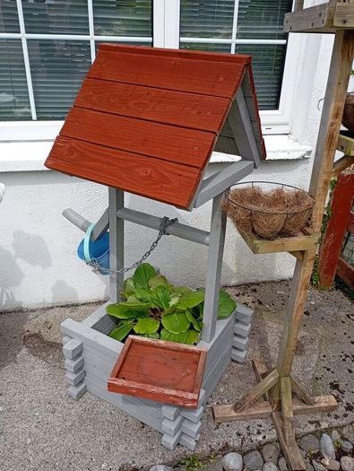 Used garden decorations