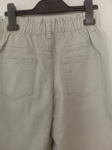 girls wear paperbag jeans aged 9-10..2 pairs available