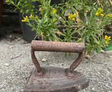 Victorian cast iron flat iron doorstop pub decor etc