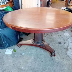 Victorian Round Table