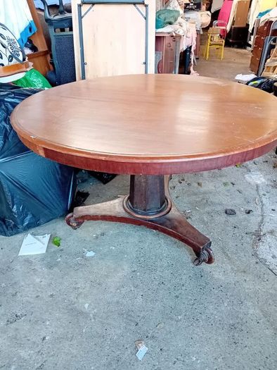 Victorian Round Table