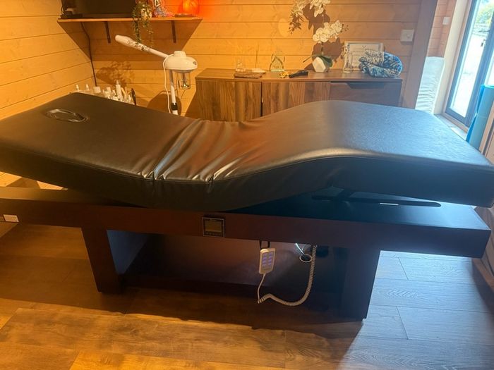 treatment table/bed