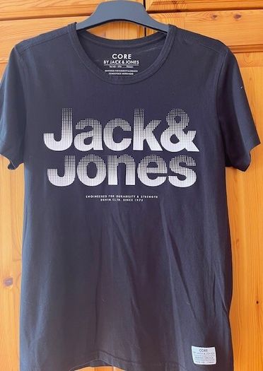 Jack & Jones T-shirt Size Small (small Adult)  Jet Black.  In Excellent Condition. Like New.