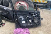 Fiesta 2015. Passenger front door parts window