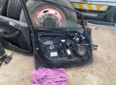 Fiesta 2015. Passenger front door parts window