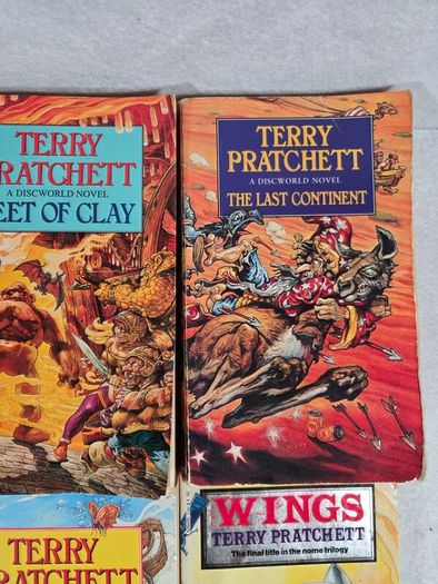 Terry Pratchett paperbacks x6