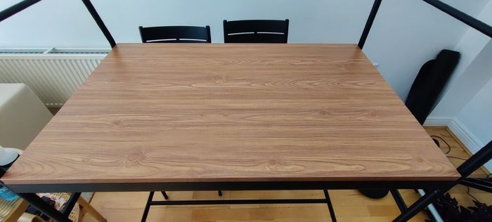 Island Table and Chairs