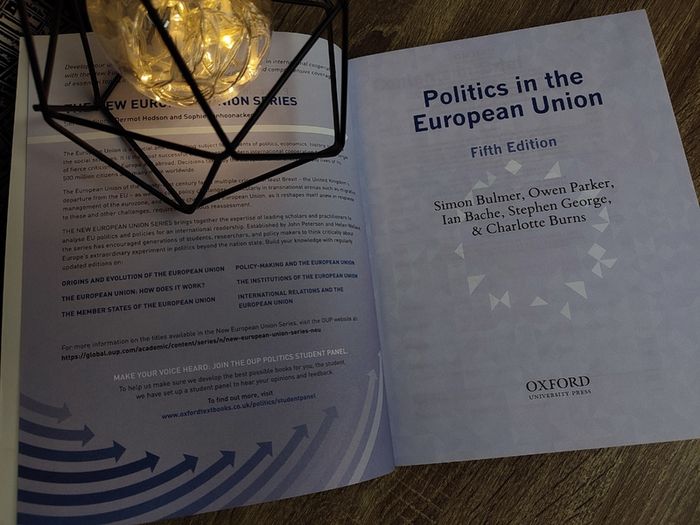 Politics in the European Union ! 5th Edition ! RRP 50-60 euro ! 2020 ! by Oxford University Press !