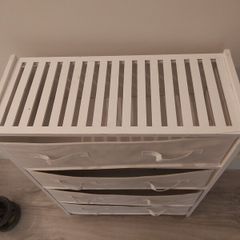 Free to take - Temporary chest of drawers