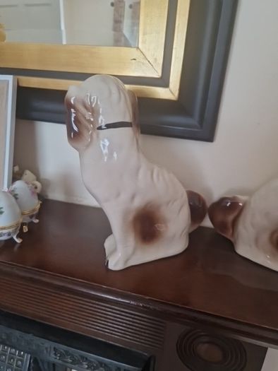 mantle dogs
