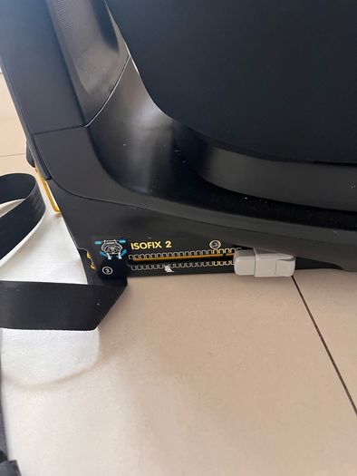 Maxi Cosi Axiss Fix 360. Car seat suitable to 4 years old