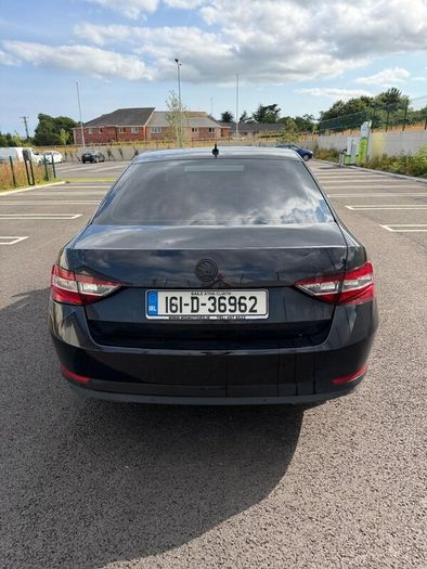 Skoda Superb black edition