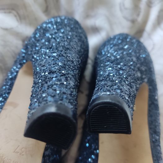 Sparkly ladies shoes