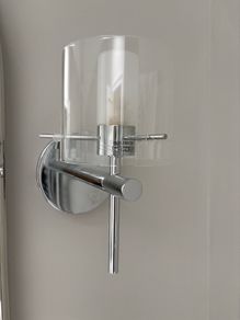 Bathroom wall light