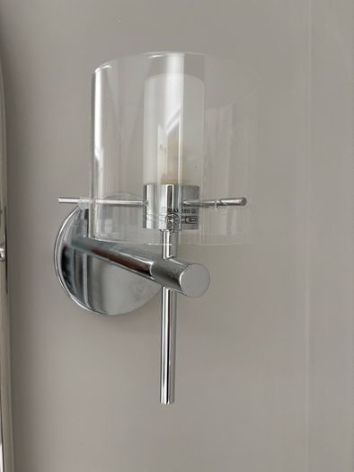 Bathroom wall light