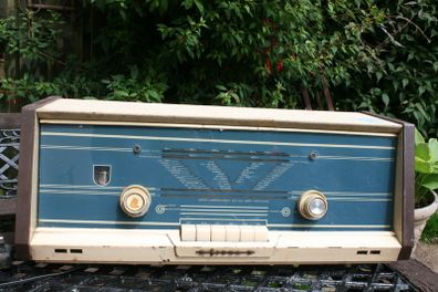 Vintage Bakelite Sierra Radio