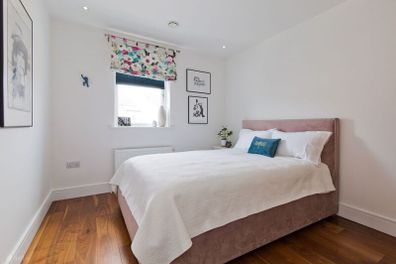 Elegant Double Bed.  Perfect condtiions. UK Made.
