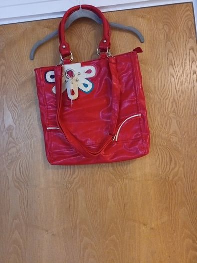 Elecanz  Large Red Handbag.  S. Large.  B.N.W.T