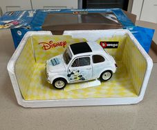 Disney Fiat 500 Minnie Mouse 1/18 Burago