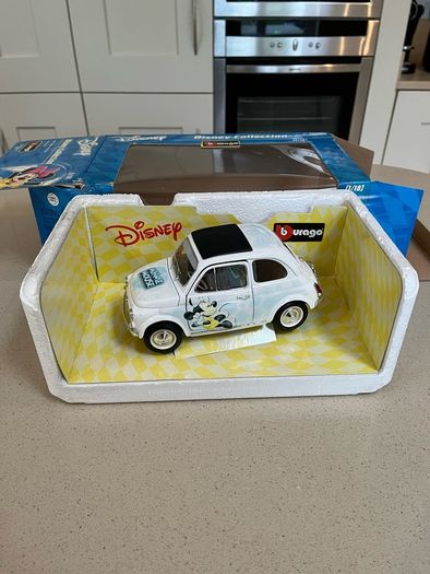 Disney Fiat 500 Minnie Mouse 1/18 Burago