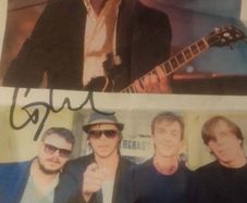 Signed band photograph - music memorabilia. Gaz Coombes From Supergrass.