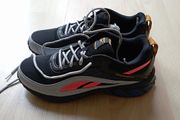Sports shoes