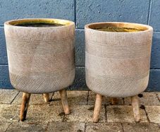 2 Flower Pots
