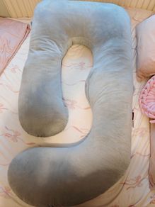 Maternity pillow Momcozy