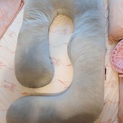 Maternity pillow Momcozy