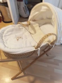 moses basket and stand