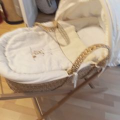 moses basket and stand