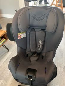 Axkid Move Rear facing car seat