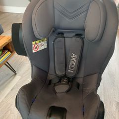 Axkid Move Rear facing car seat