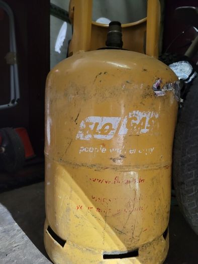 gas heater and gas bottle