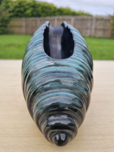 Classic Sylvac shell pottery mantle vase (mold number 399)