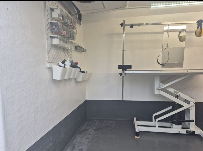 mobile dog grooming van