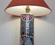 Vintage Mason's porcelain table lamp.