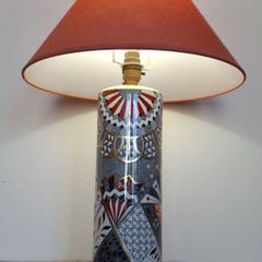 Vintage Mason's porcelain table lamp.