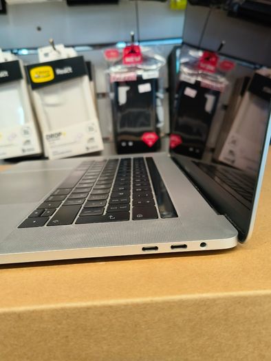 Touch Bar Apple MacBook Pro 15 A1707 (2017) 15.4'' Intel i7 @ 2.80 GHz 512GB SSD 16GB RAM Space Grey (Battery Cycle: 839)