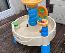 Outdoor water table