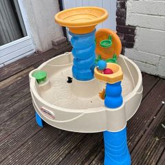 Outdoor water table