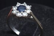 Vintage 14K White Gold Sapphire &amp; Diamond Cluster Ring Hallmarked  Size 52.5