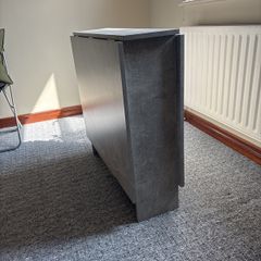 Foldable table
