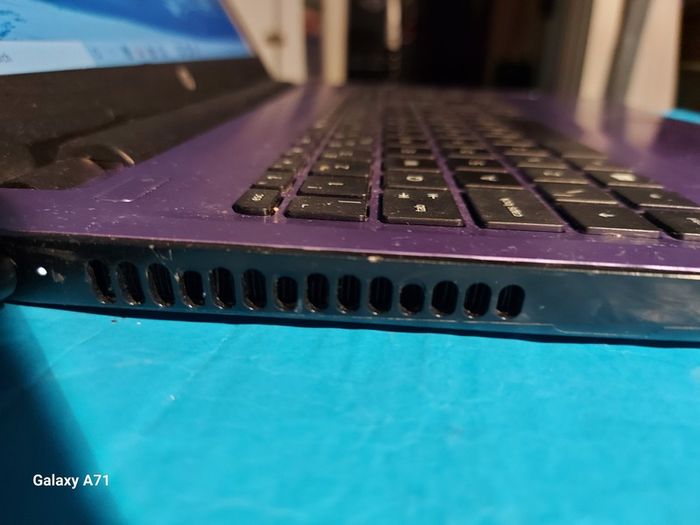 HP 15.6 inch Laptop, Model 15-ac109na, Purple, Intel Pentium CPU 3825U, 1.9GHz, 4GB Ram, 1 Terrabyte HDD, Windows 10, Microsoft Edge, Chrome