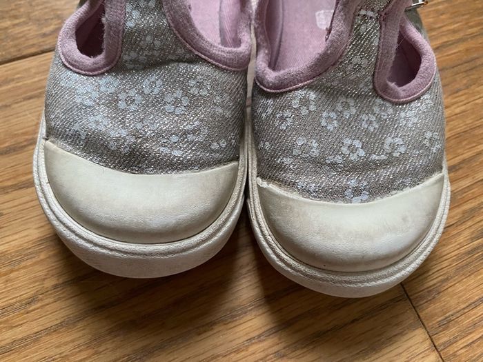 Shoe - Clarks (UK7.5F)